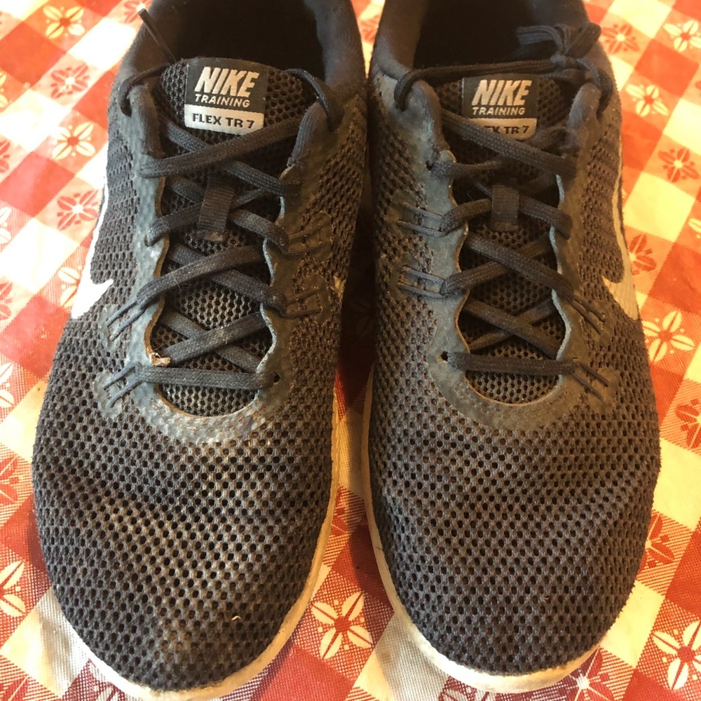 Nike women’s training running shoe US 8.5 EUR 40